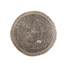 Printed jute placemat with fringe
Size:38cm
Material:Jute - 537-75219
