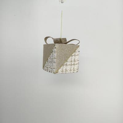 COLGANTE CAJA D/REGALO 12X12X